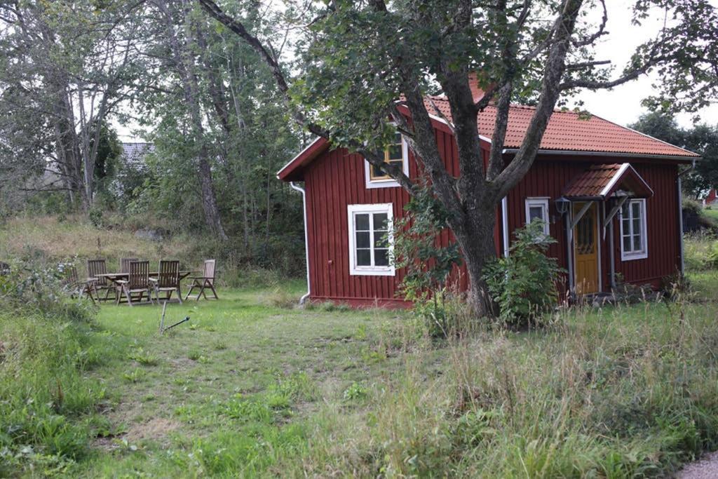 Ramkvilla Sjoenaera Stuga Med Bat Och Bastu מראה חיצוני תמונה